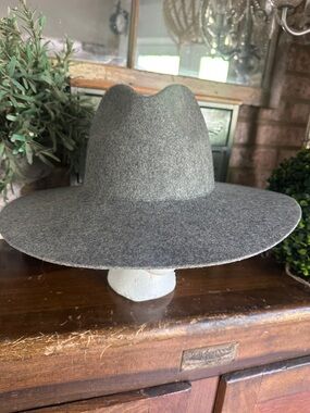 GIGI PIP GRAY AUSTRALIAN WOOL HAT FESTIVAL 57 EXCELLENT SMALL / MEDIUM